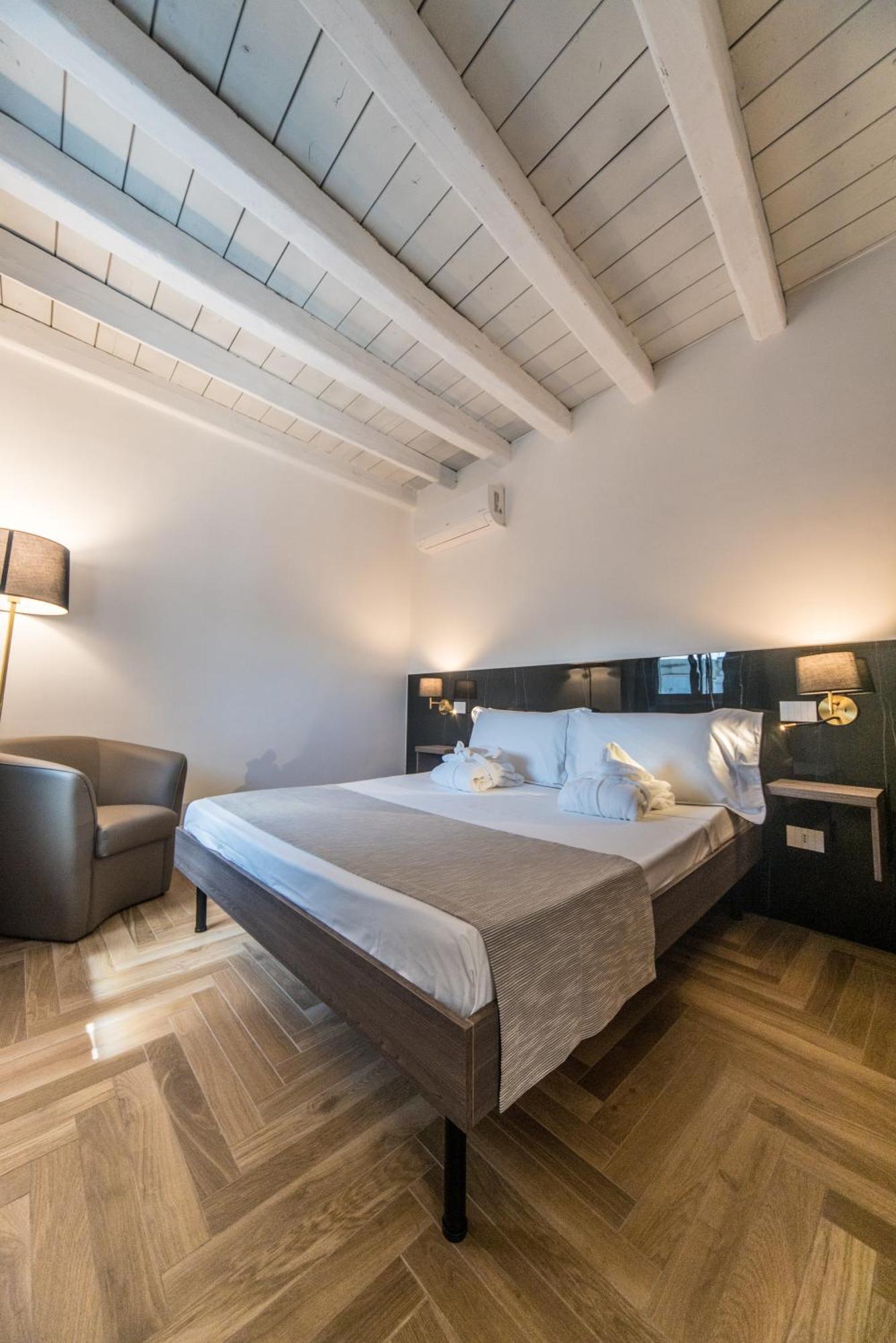 Suite Santa Chiara Trani Extérieur photo